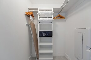 40th-Floor Gem Top Views & Amenities