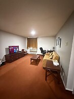 Zero-100 Motor Inn