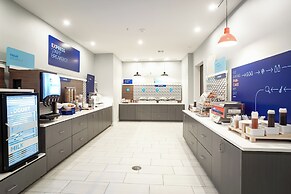 Holiday Inn Express And Suites Waco Downtown by IHG