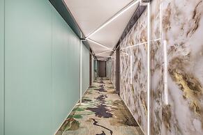 DequanHotel ShifoyingSubwayStationBranch