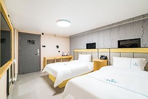 DequanHotel ShifoyingSubwayStationBranch