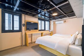 DequanHotel ShifoyingSubwayStationBranch