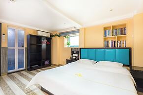 Dequan Hotel High-speed RailStation Stor