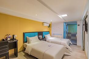 Dequan Hotel High-speed RailStation Stor