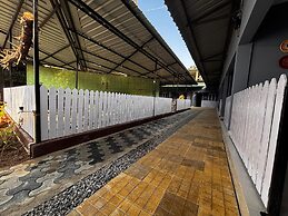 The Gulmohar Inn