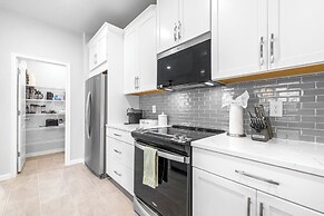 Waterview Luxury Retreat for 12!