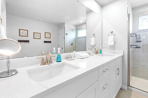 Waterview Luxury Retreat for 12!