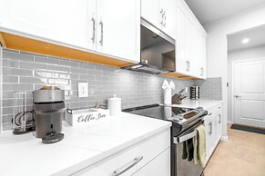 Waterview Luxury Retreat for 12!