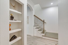 4 Mi to NRG Stadium: Luxurious Houston Townhome!