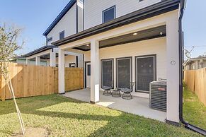4 Mi to NRG Stadium: Luxurious Houston Townhome!