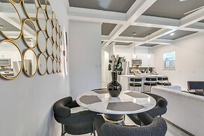 4 Mi to NRG Stadium: Luxurious Houston Townhome!