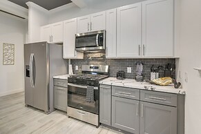 4 Mi to NRG Stadium: Luxurious Houston Townhome!