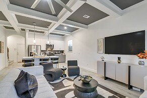 4 Mi to NRG Stadium: Luxurious Houston Townhome!