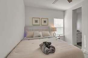 4 Mi to NRG Stadium: Luxurious Houston Townhome!