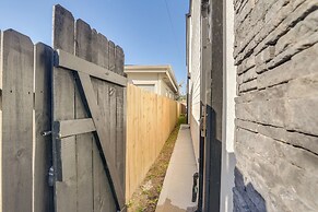 4 Mi to NRG Stadium: Luxurious Houston Townhome!