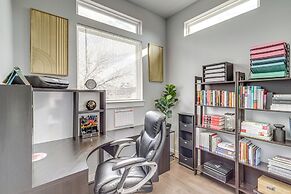 Close to Restaurants: Houston Haven w/ Balcony!