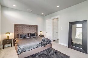 Close to Restaurants: Houston Haven w/ Balcony!