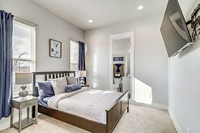 Close to Restaurants: Houston Haven w/ Balcony!