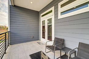 Close to Restaurants: Houston Haven w/ Balcony!