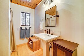 3 Mi to Skiing: Retreat w/ Deck in Tahoe Donner!