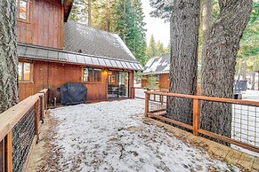 3 Mi to Skiing: Retreat w/ Deck in Tahoe Donner!