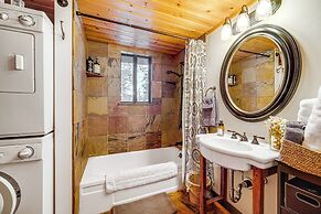 3 Mi to Skiing: Retreat w/ Deck in Tahoe Donner!