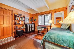 3 Mi to Skiing: Retreat w/ Deck in Tahoe Donner!