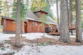 3 Mi to Skiing: Retreat w/ Deck in Tahoe Donner!