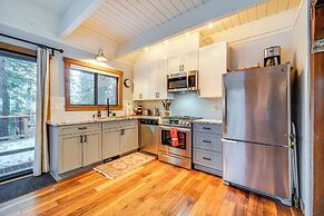 3 Mi to Skiing: Retreat w/ Deck in Tahoe Donner!