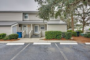 3 Mi to St Simons Beach: Gem w/ Pool Access & Deck