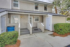 3 Mi to St Simons Beach: Gem w/ Pool Access & Deck