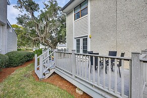 3 Mi to St Simons Beach: Gem w/ Pool Access & Deck