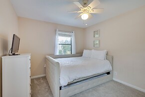 3 Mi to St Simons Beach: Gem w/ Pool Access & Deck