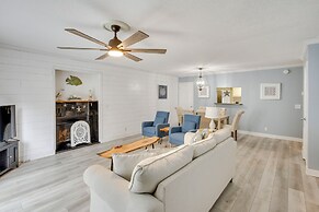 3 Mi to St Simons Beach: Gem w/ Pool Access & Deck