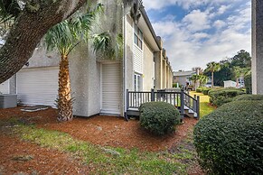 3 Mi to St Simons Beach: Gem w/ Pool Access & Deck