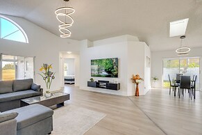 6 Mi to Disney World: Home w/ Large Yard!