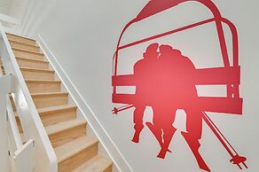 Walk to Ski Lift: Family-friendly Windham Townhome