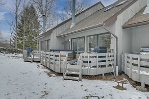 Walk to Ski Lift: Family-friendly Windham Townhome