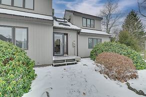 Walk to Ski Lift: Family-friendly Windham Townhome