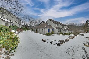 Walk to Ski Lift: Family-friendly Windham Townhome