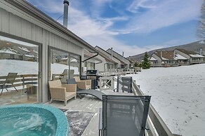 Walk to Ski Lift: Family-friendly Windham Townhome