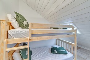 Walk to Ski Lift: Family-friendly Windham Townhome