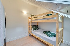 Walk to Ski Lift: Family-friendly Windham Townhome