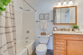 Walk to Ski Lift: Family-friendly Windham Townhome