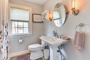 3 Mi to Dtwn: Gem w/ Patio & Fire Pit in New Haven