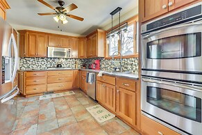 3 Mi to Dtwn: Gem w/ Patio & Fire Pit in New Haven