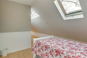 3 Mi to Dtwn: Gem w/ Patio & Fire Pit in New Haven