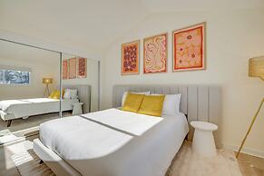 Modern Oregon Cottage w/ Hot Tub: Walk to Beach!