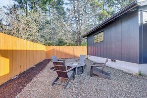 Modern Oregon Cottage w/ Hot Tub: Walk to Beach!