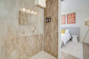 Modern Oregon Cottage w/ Hot Tub: Walk to Beach!